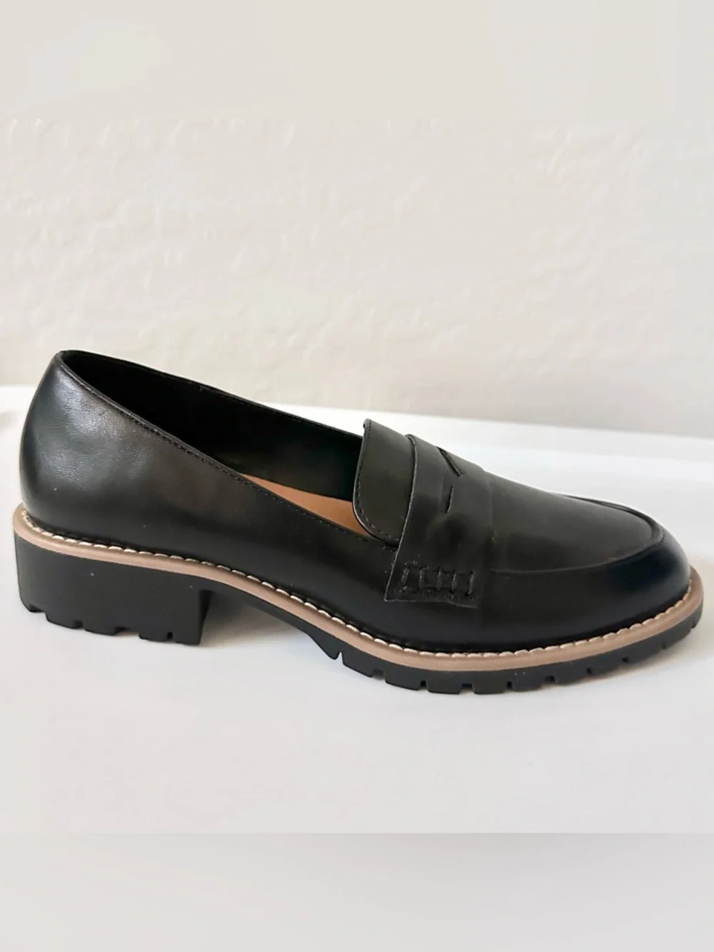 DV Dolce Vita Crisp Black Lug Sole Penny Loafers Women's Size 7 New